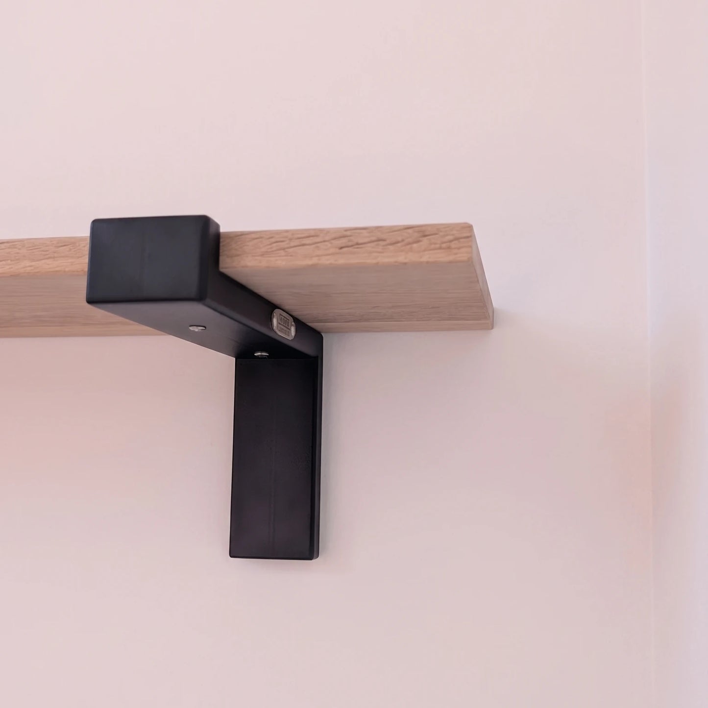 Balda de Pared de Roble Macizo con dos soportes de Acero | Estilo Industrial diseño minimalista