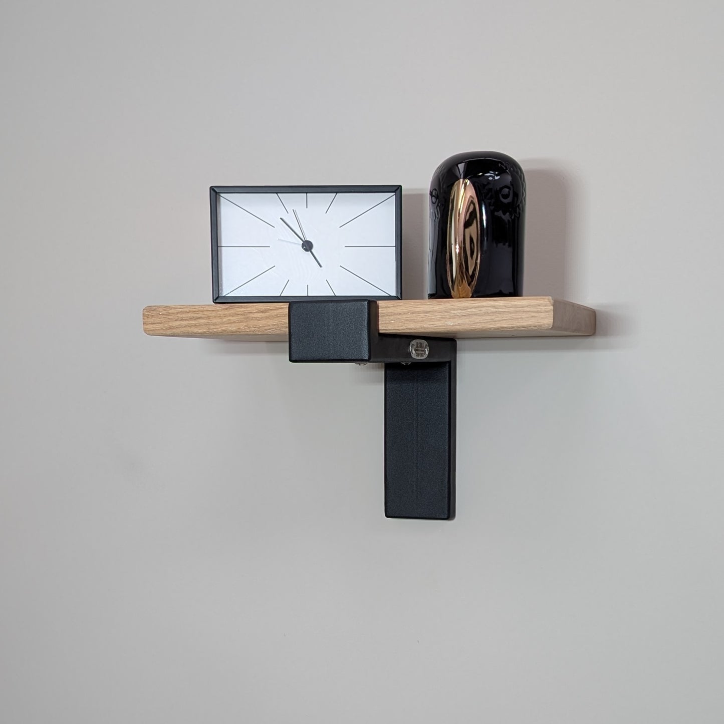Estante Industrial de Pared con un solo apoyo – Roble Macizo