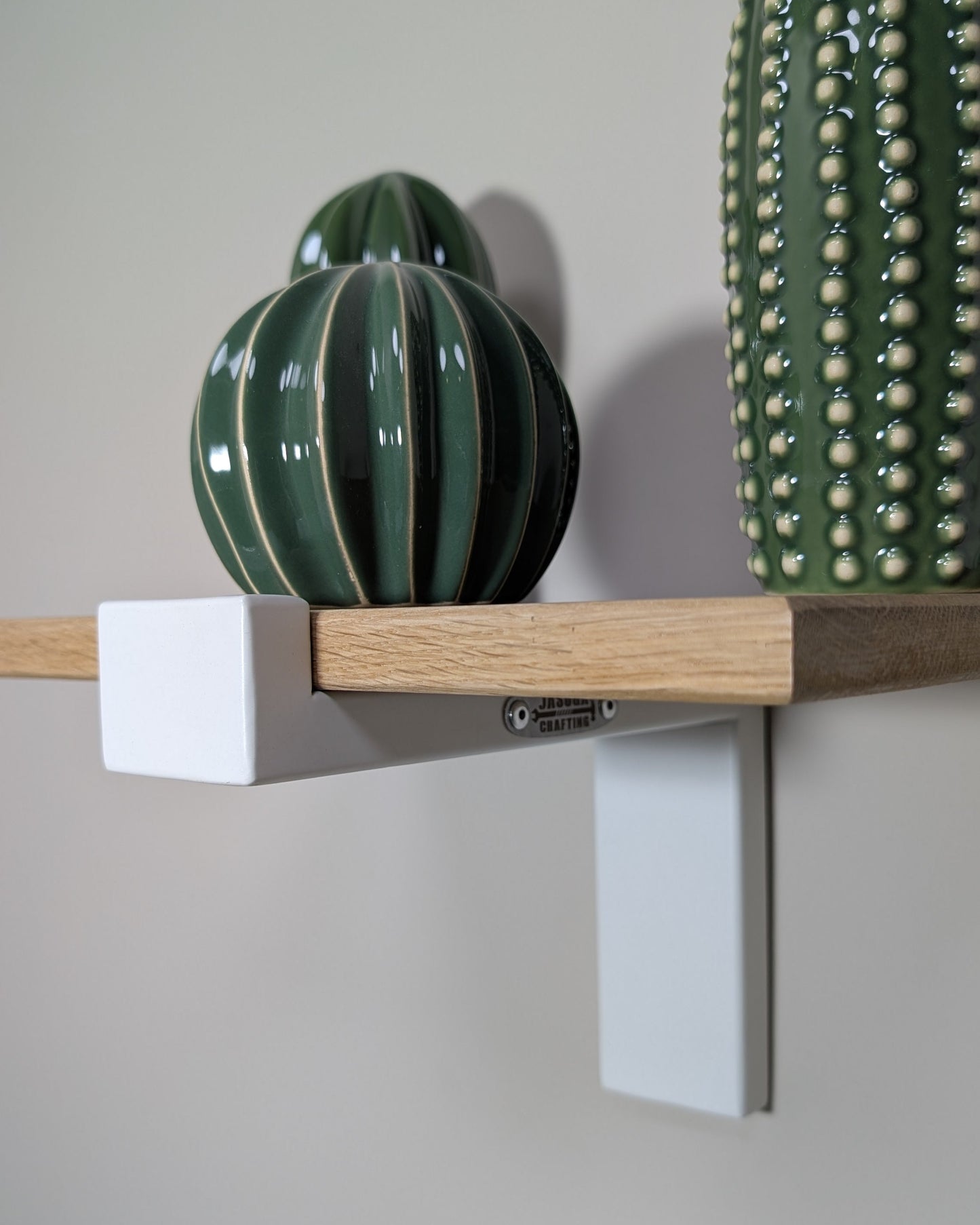 Estante Industrial de Pared con un solo apoyo en roble Macizo y acero