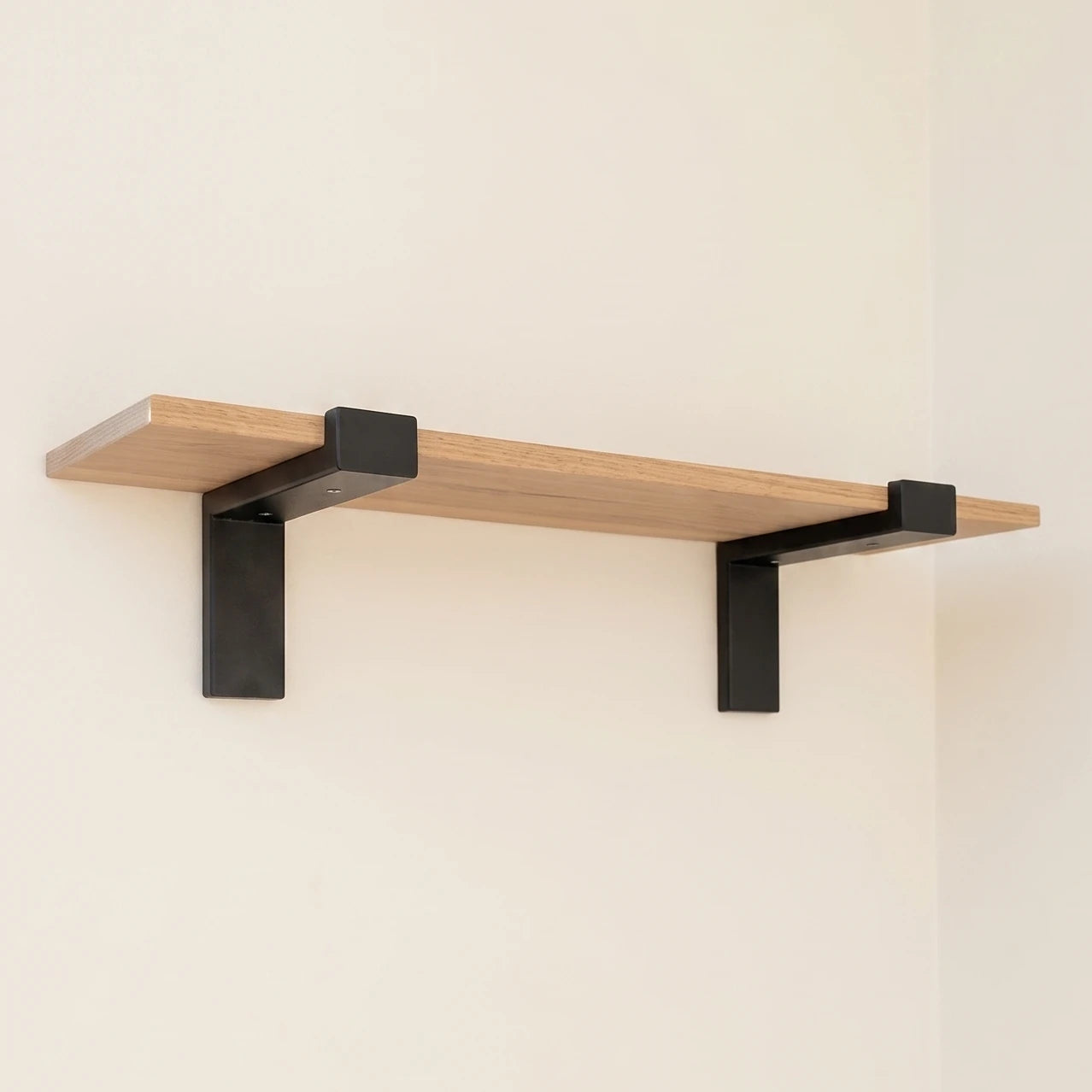 Balda de Pared de Roble Macizo con dos soportes de Acero | Estilo Industrial diseño minimalista